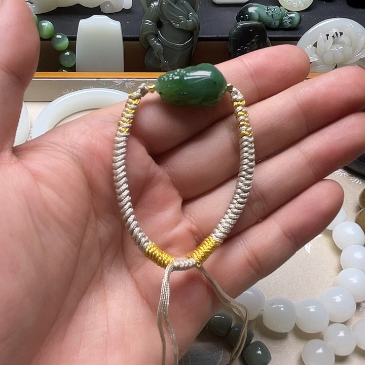 吊坠(赠链)未镶嵌和田玉