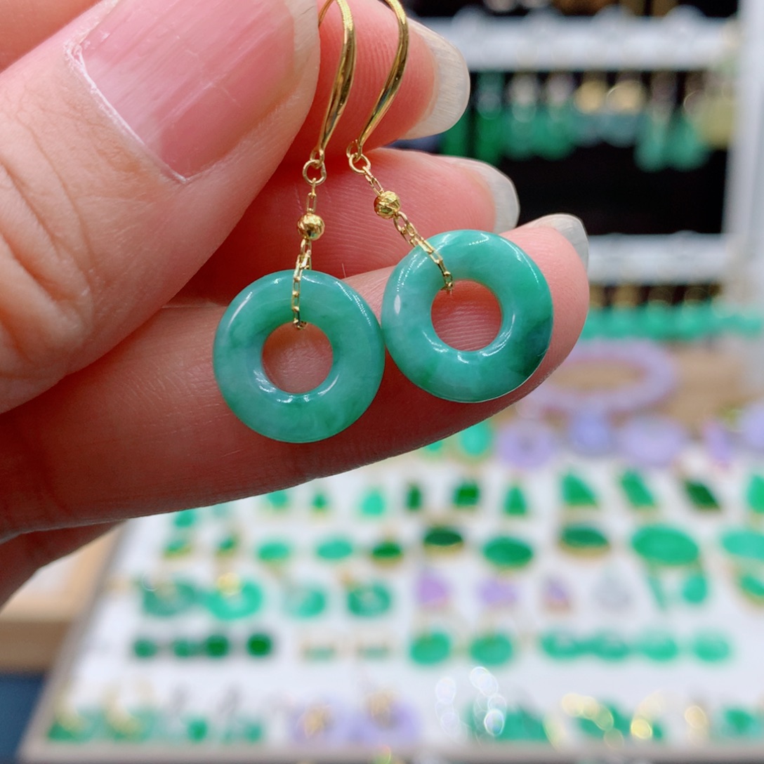 翡翠18K金镶嵌耳饰的