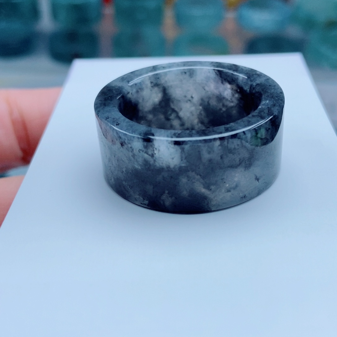 翡翠戒指未镶嵌翡翠