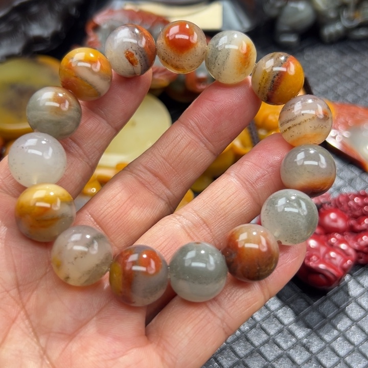 石英质玉（黄龙玉）颈饰未镶嵌