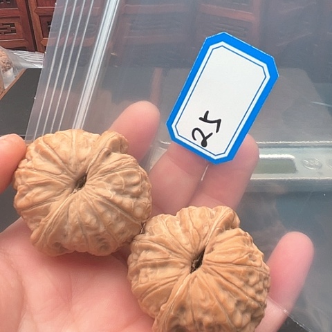 文玩核桃吊坠三****}元宝