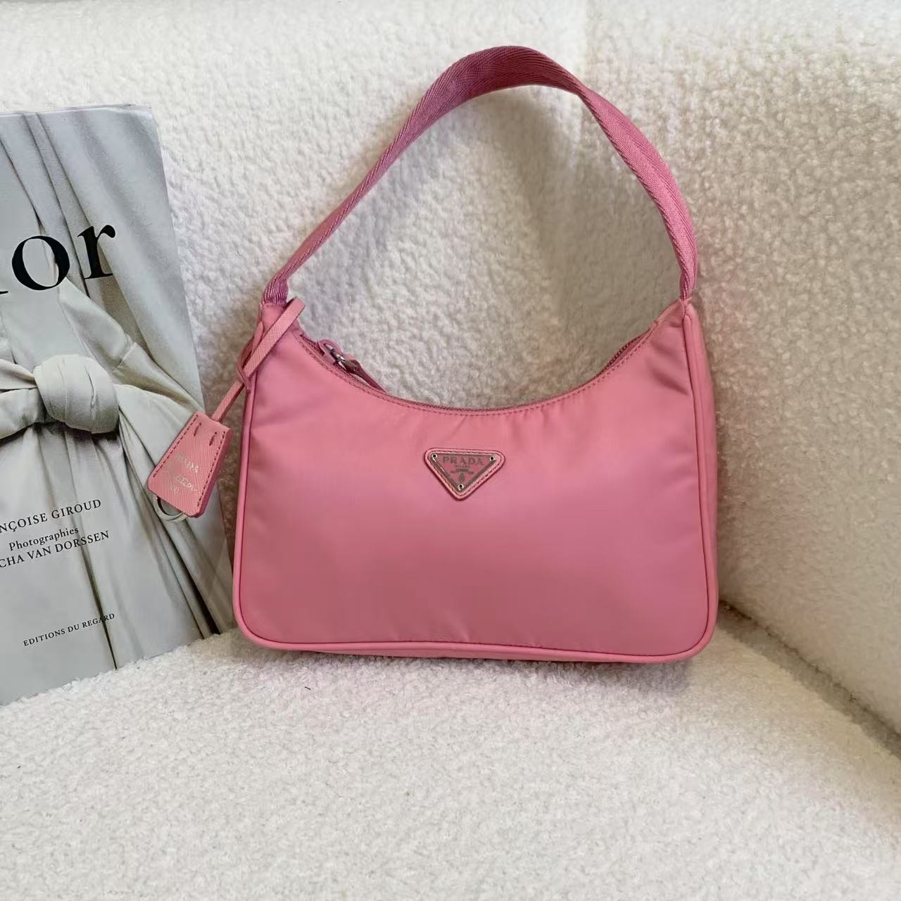 99新 Prada/普拉达 壹臻/粉色尼龙hobo2000包 15857235