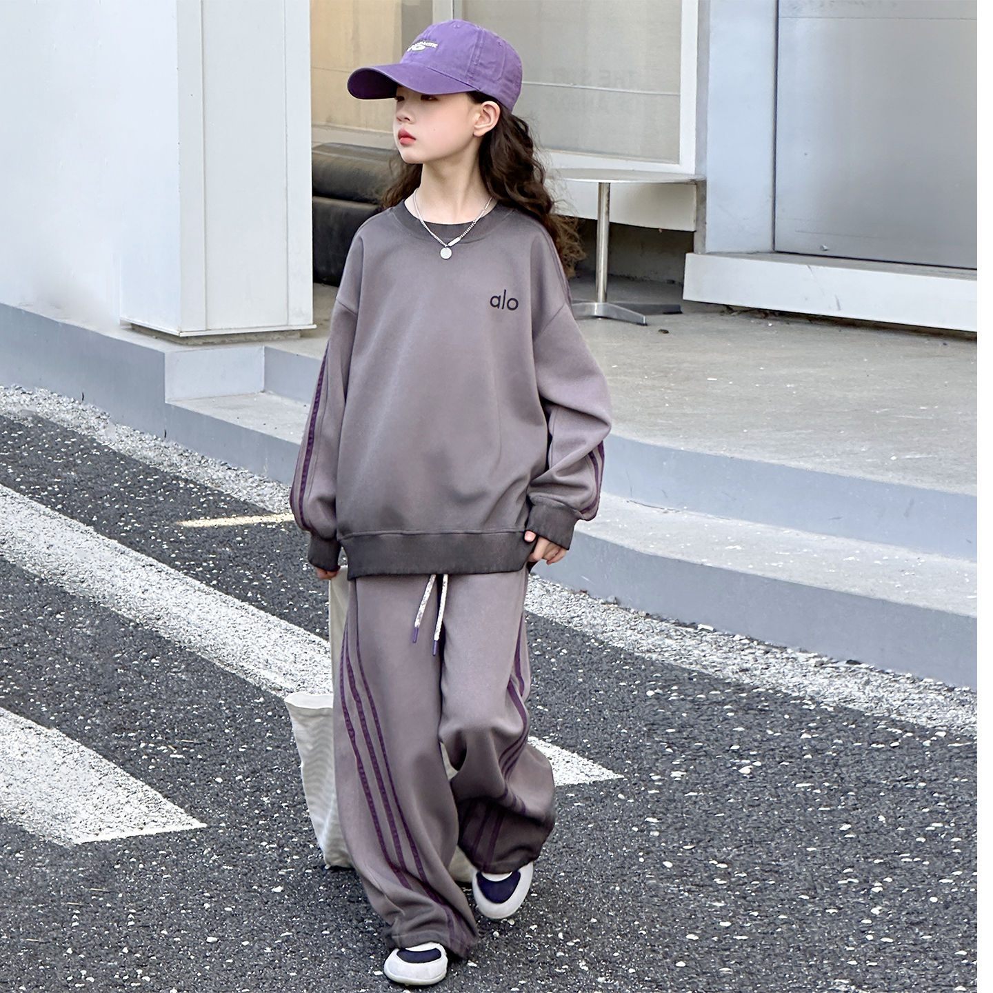 女童渐变套装春秋2025新款韩范儿童字母印花圆领卫竖条裤子两件套