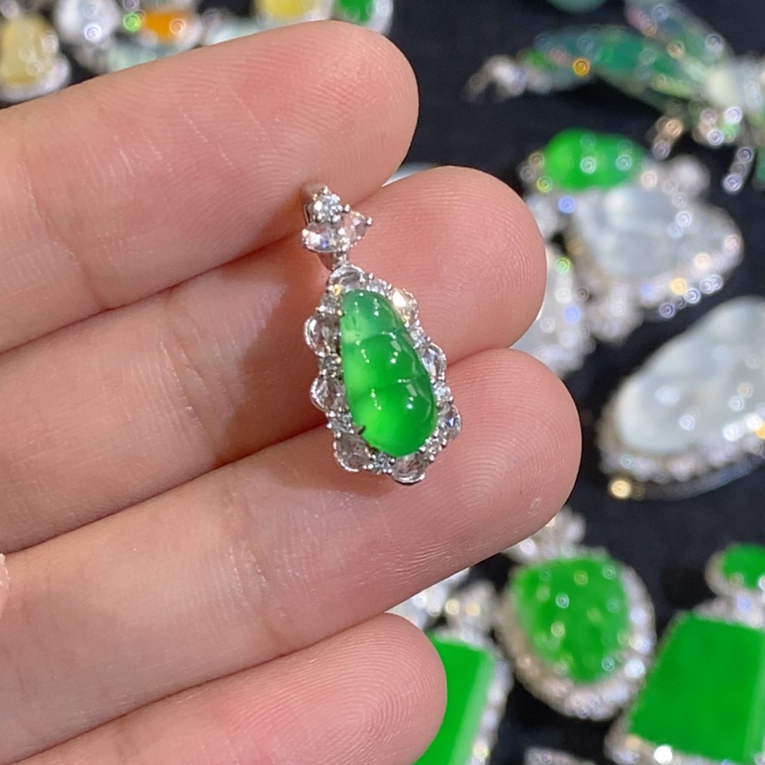 翡翠18K金镶嵌颈饰天然缅甸A货翡翠