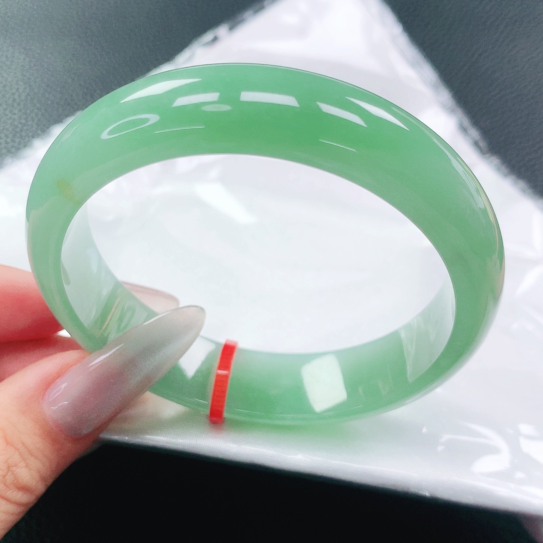 翡翠手镯未镶嵌57圈