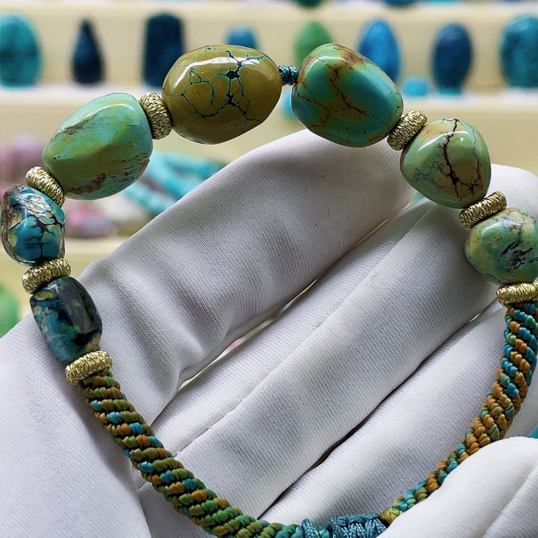 绿松石颈饰未镶嵌