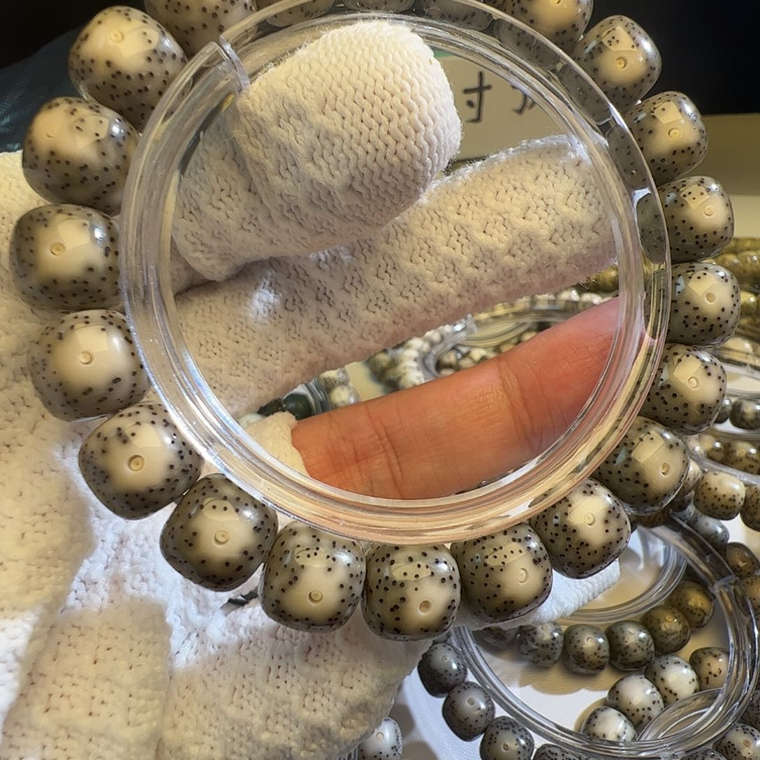 吊坠星月菩提绿包白黄金瞳11m