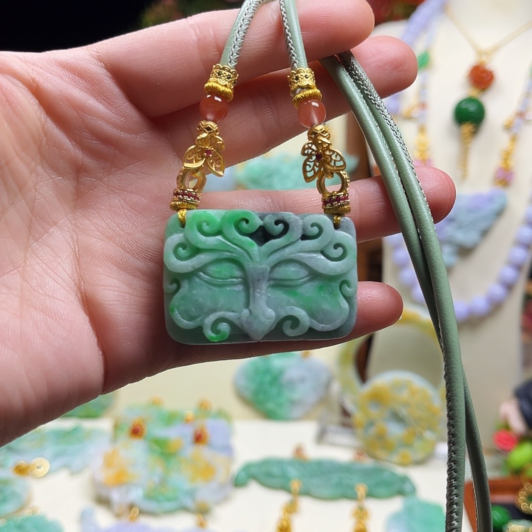 翡翠颈饰未镶嵌天然翡翠