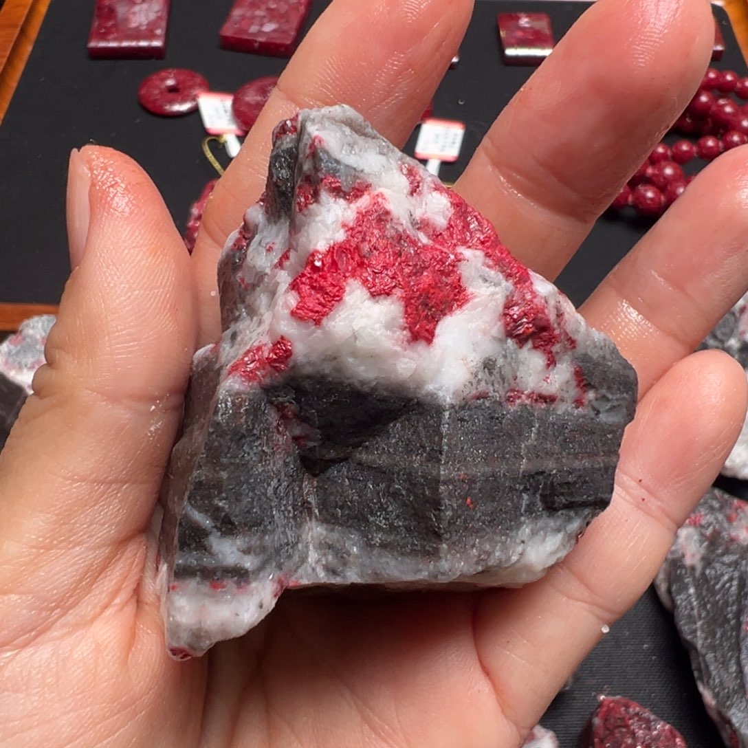 天然辰砂天然朱砂原石毛料