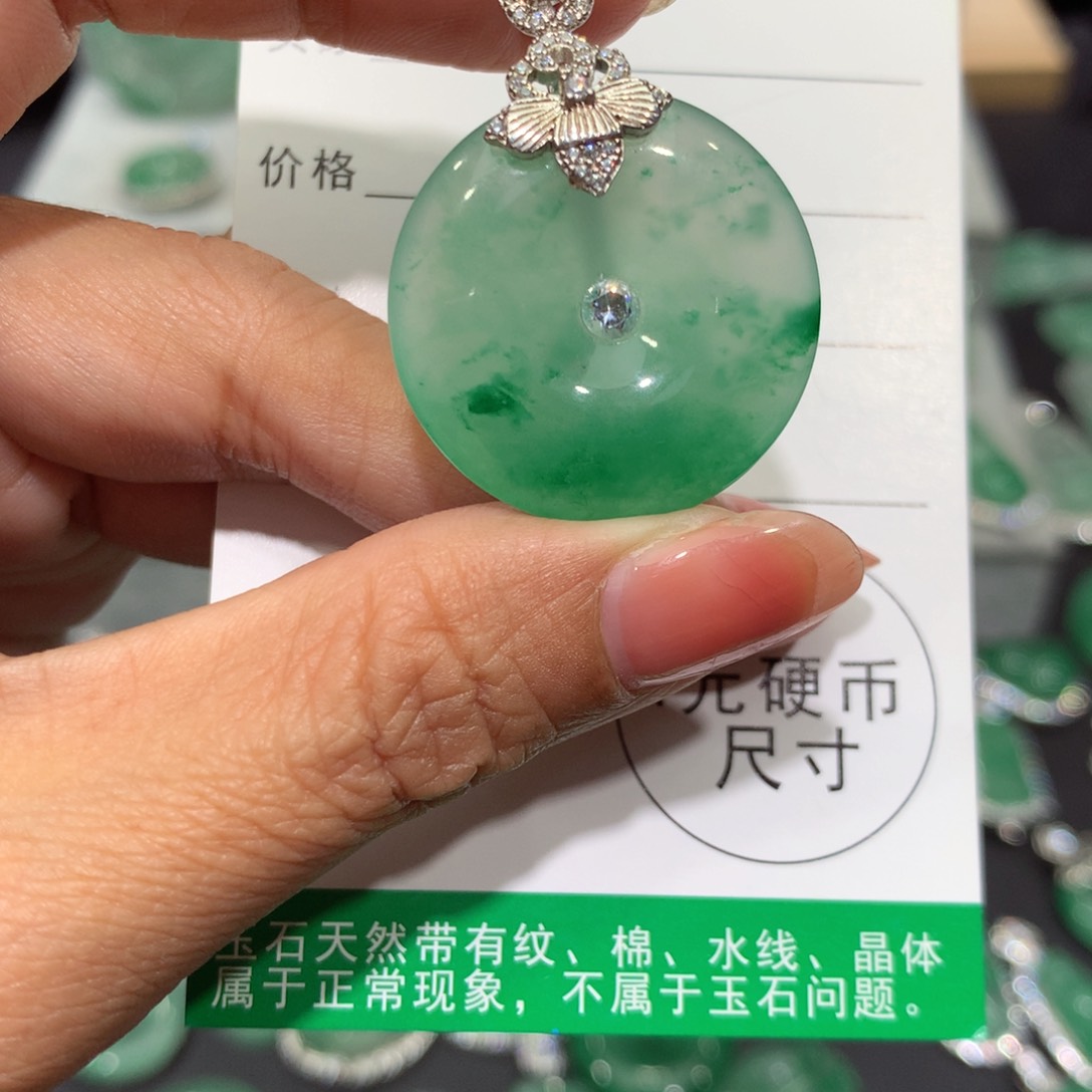 颈饰银S925镶嵌石英质玉（非洲翠）