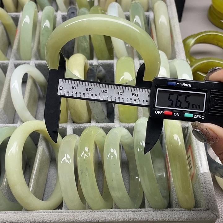 蛇纹石玉未镶嵌手镯148