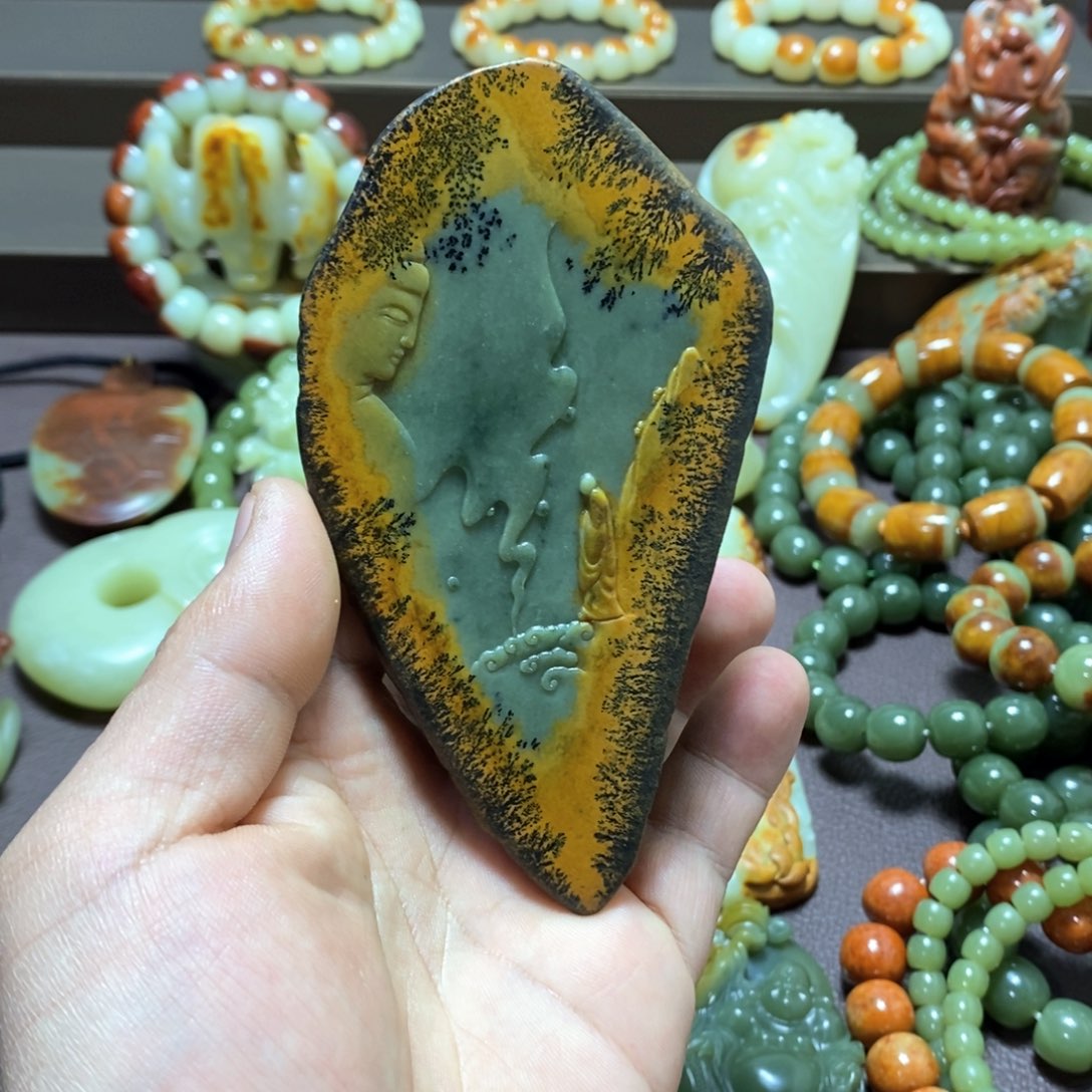 岫岩河磨玉（透闪石质玉）一心向佛未镶嵌四**惑