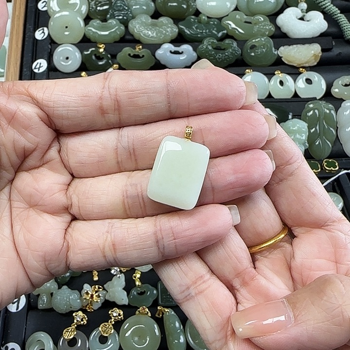 和田玉18K金镶嵌吊坠(不含链)