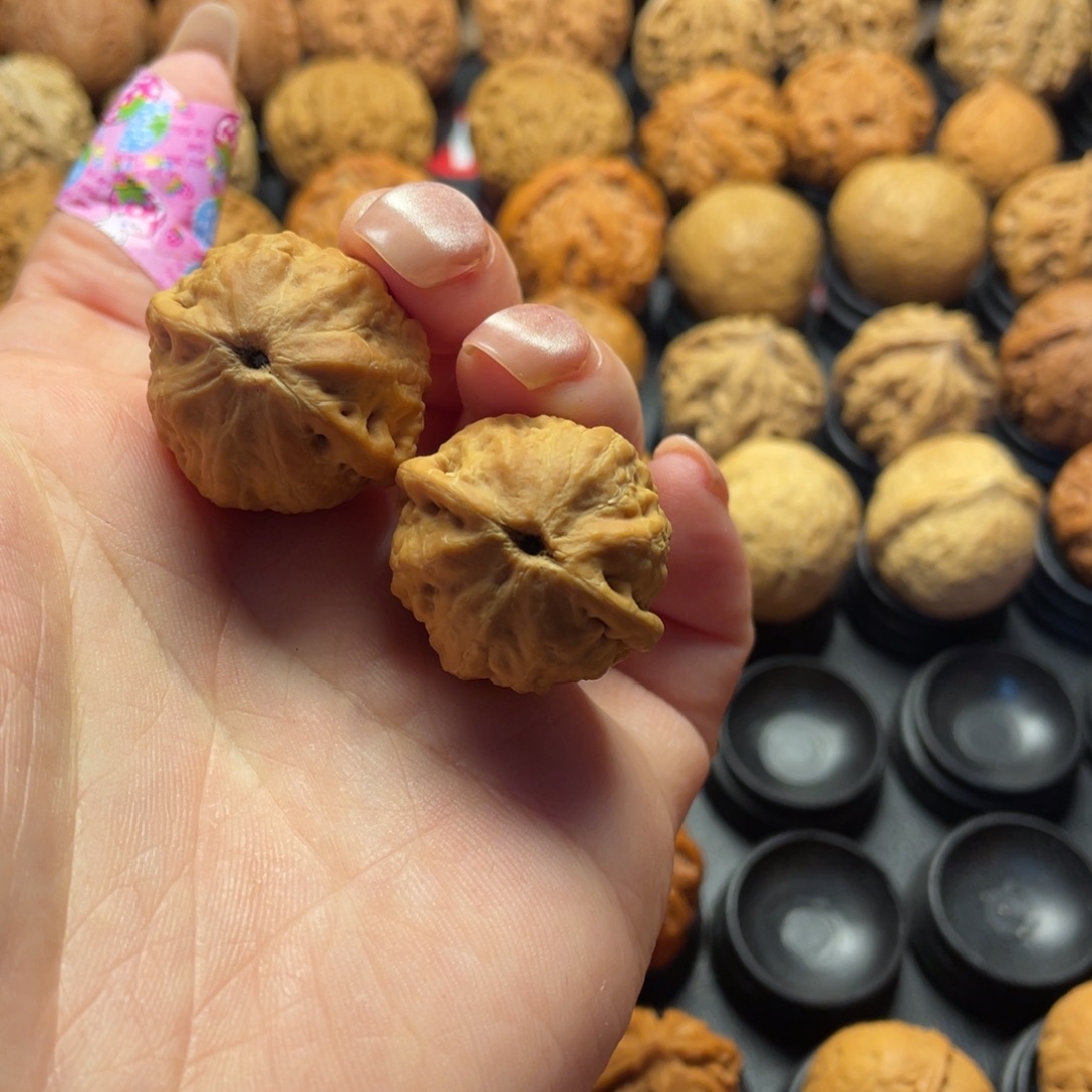 伊****吊坠文玩核桃核桃