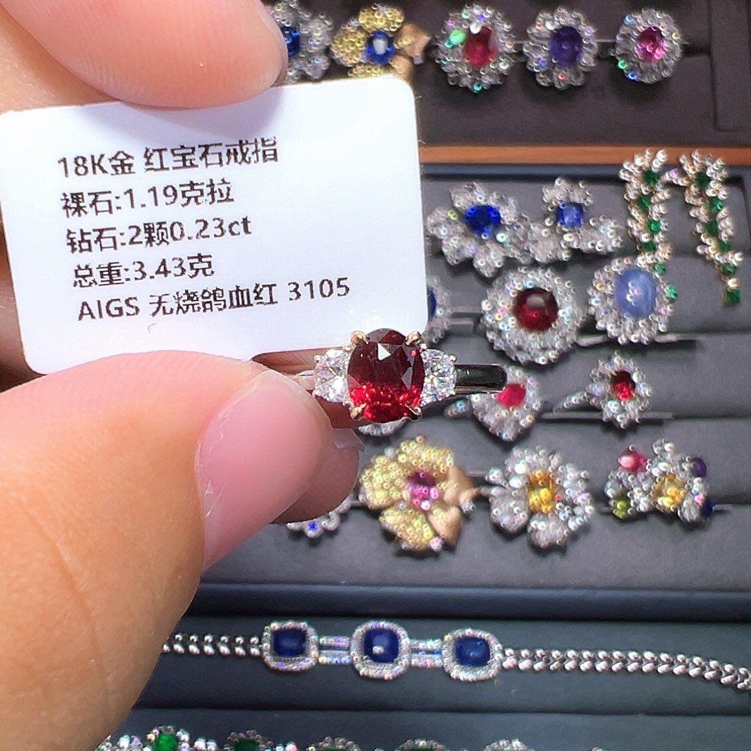 18K金镶嵌戒指红宝石