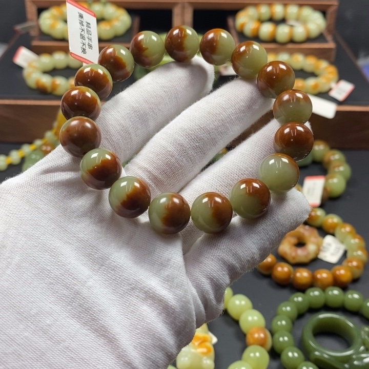 青***车透闪石质玉未镶嵌手链