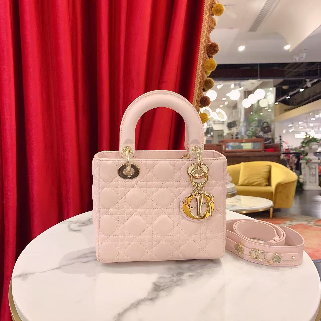 95新 DIOR/迪奥 GGS戴妃四格粉色徽章镶钻金扣芯片款23年99783476