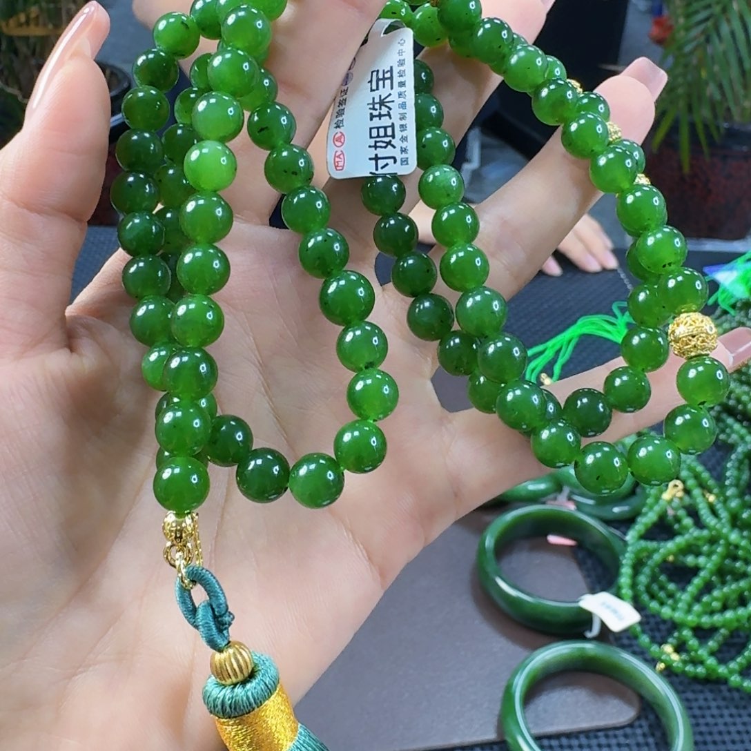 颈饰未镶嵌和田玉（碧玉）