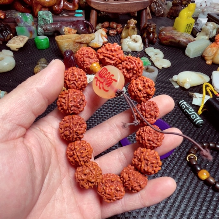 白玉菩提吊坠漂亮