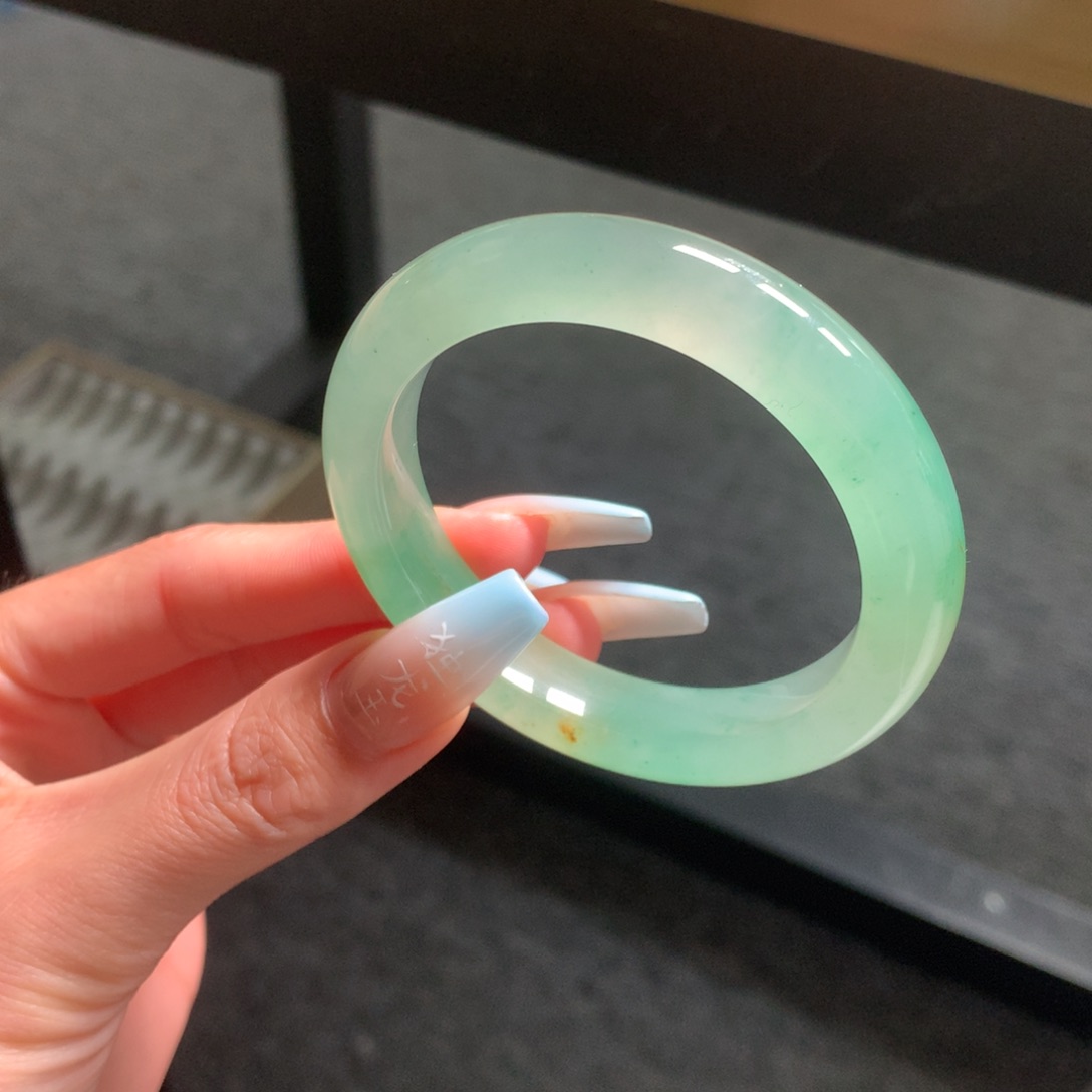 石英质玉手镯未镶嵌金****n