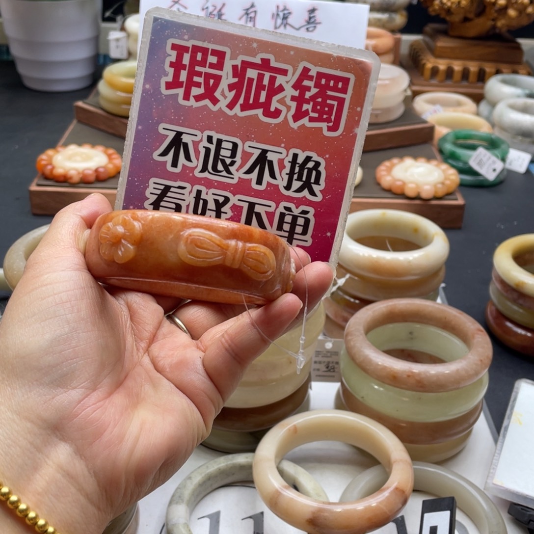 *****石英岩玉未镶嵌手镯