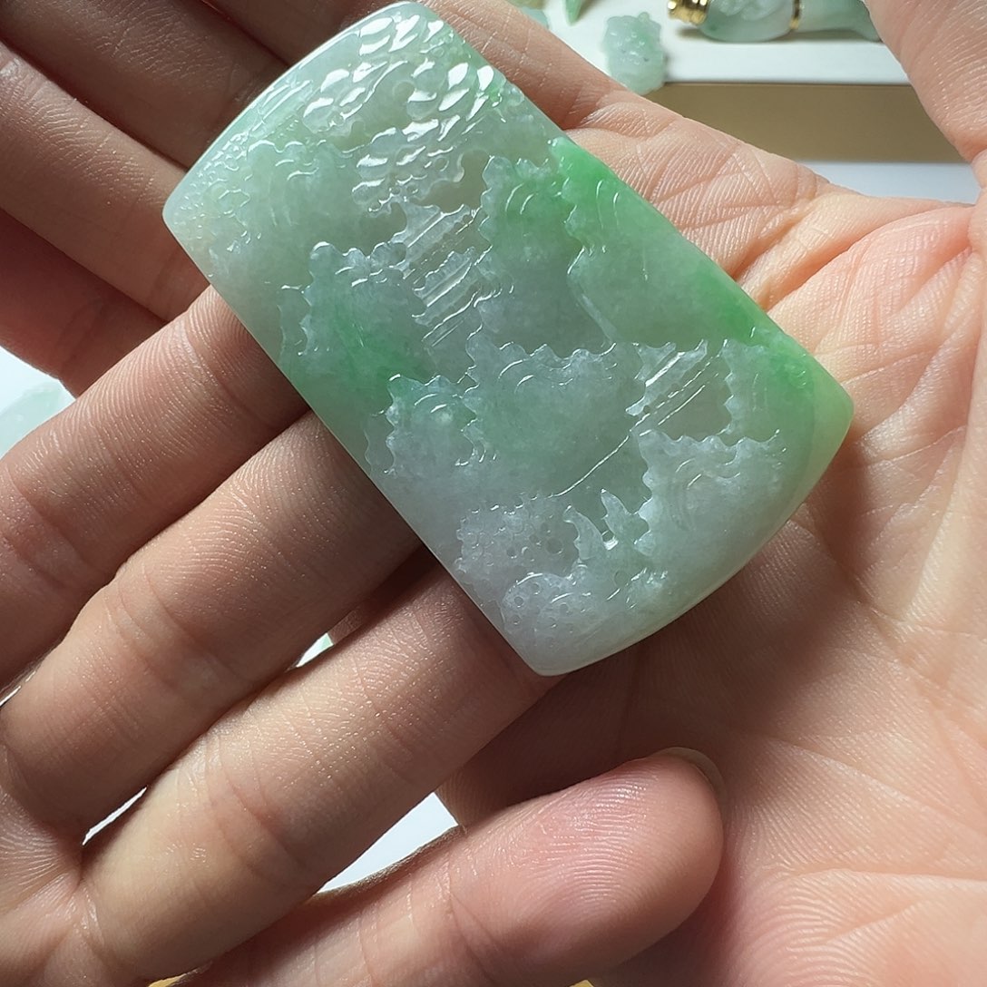 定制翡翠未镶嵌山水牌