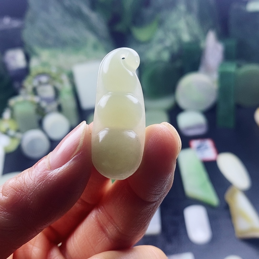 未镶嵌和田玉（糖玉）挂件