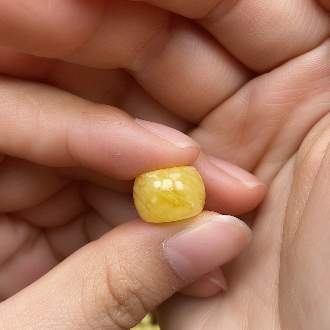 琥珀未镶嵌裸石浓蜡妖花