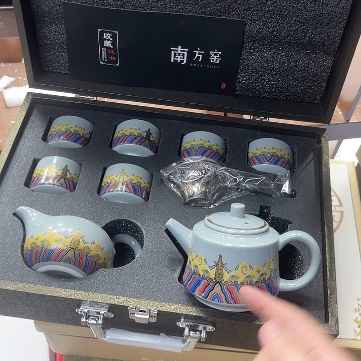 孤品茶具套装等。        