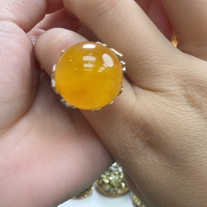 琥珀未镶嵌珠宝奇石