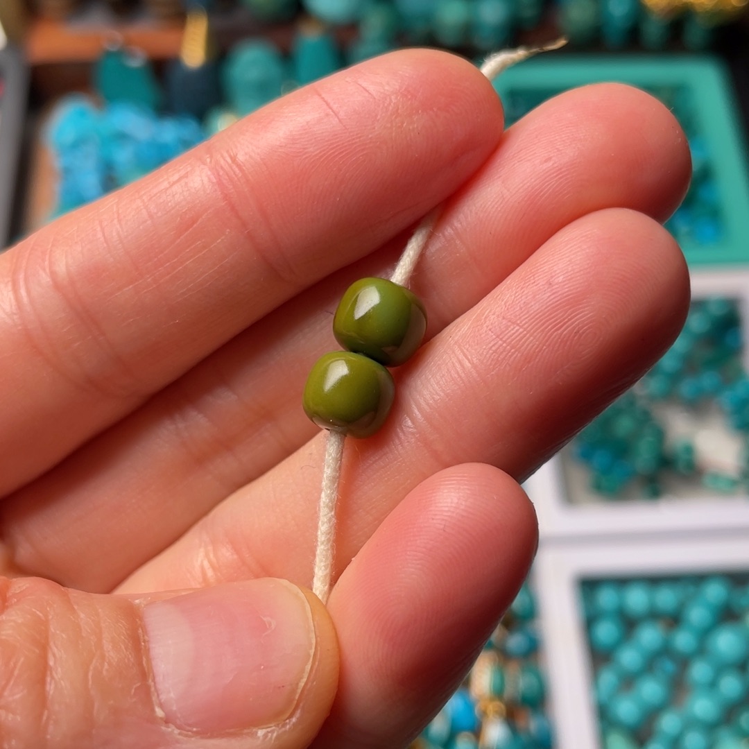 绿松石颈饰未镶嵌