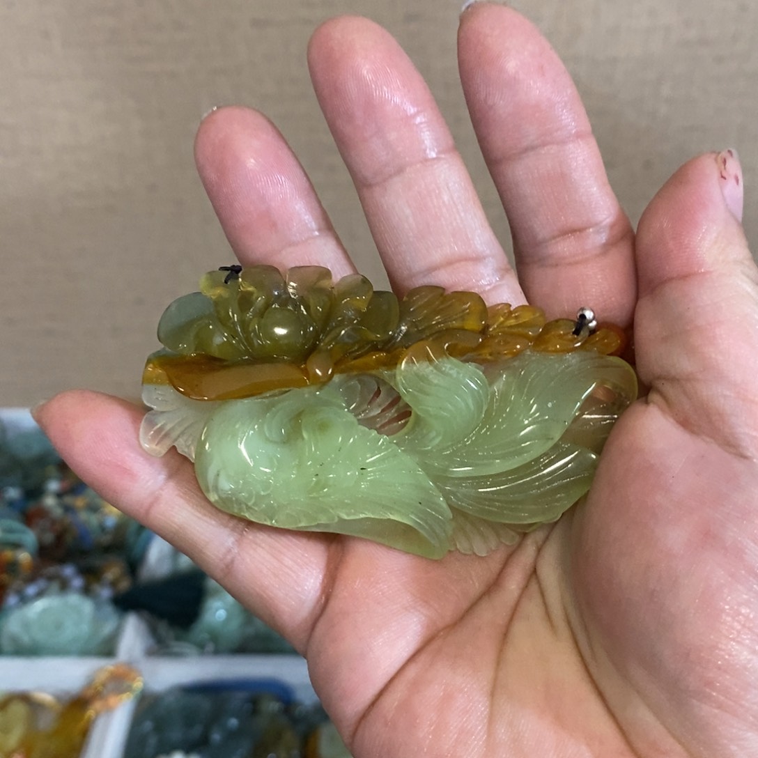 蛇纹石玉颈饰未镶嵌