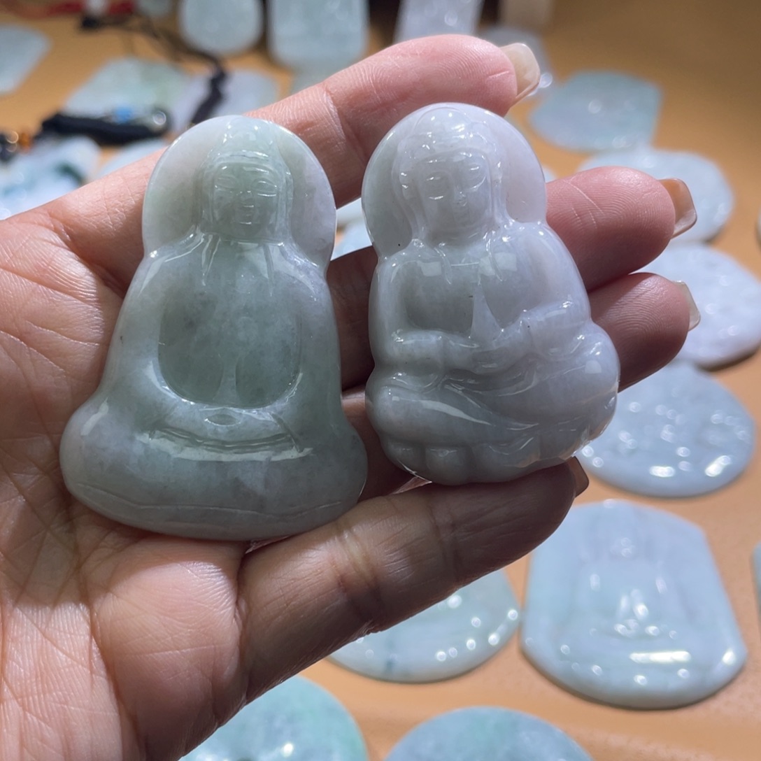 翡翠未镶嵌颈饰观音