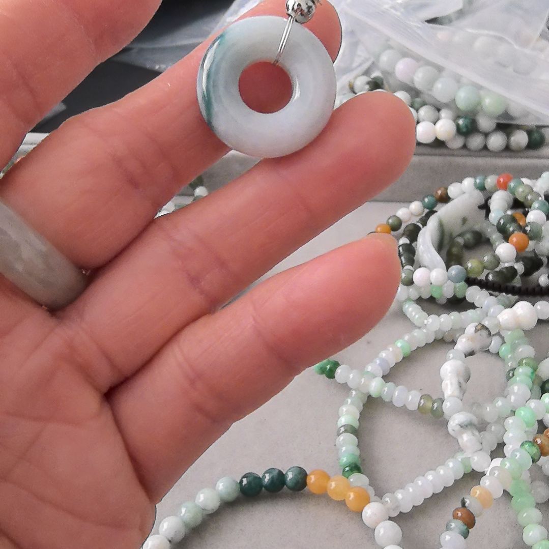 翡翠颈饰未镶嵌吊坠