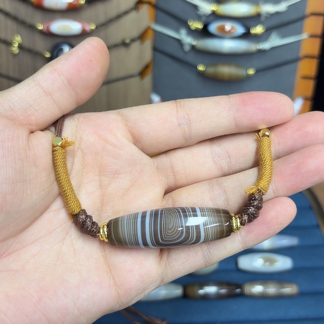 用***哥玛瑙/玉髓合金颈饰