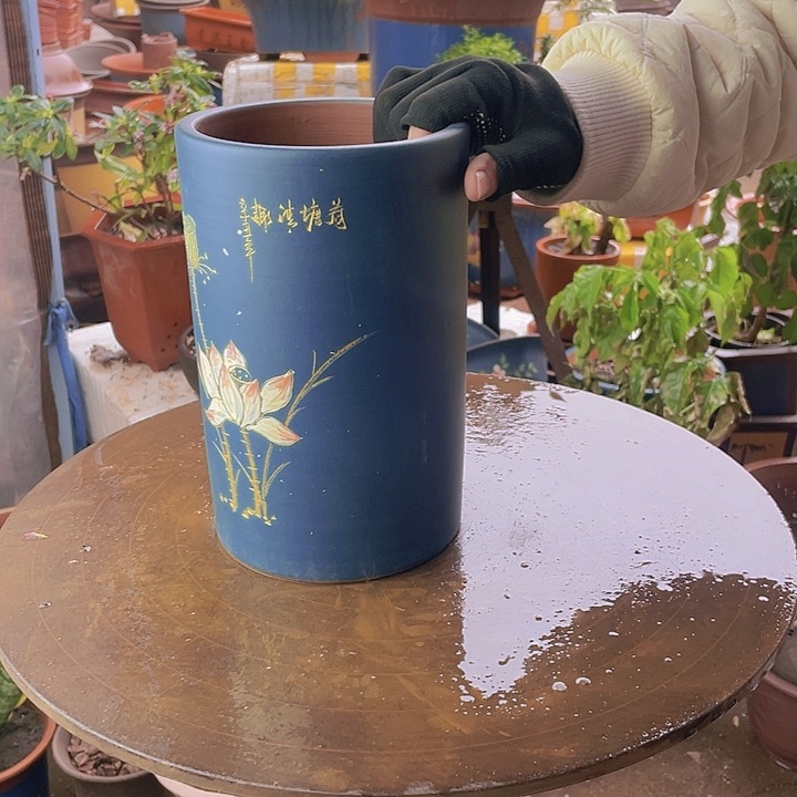 宜兴紫砂精品蓝荷花笔筒大一个