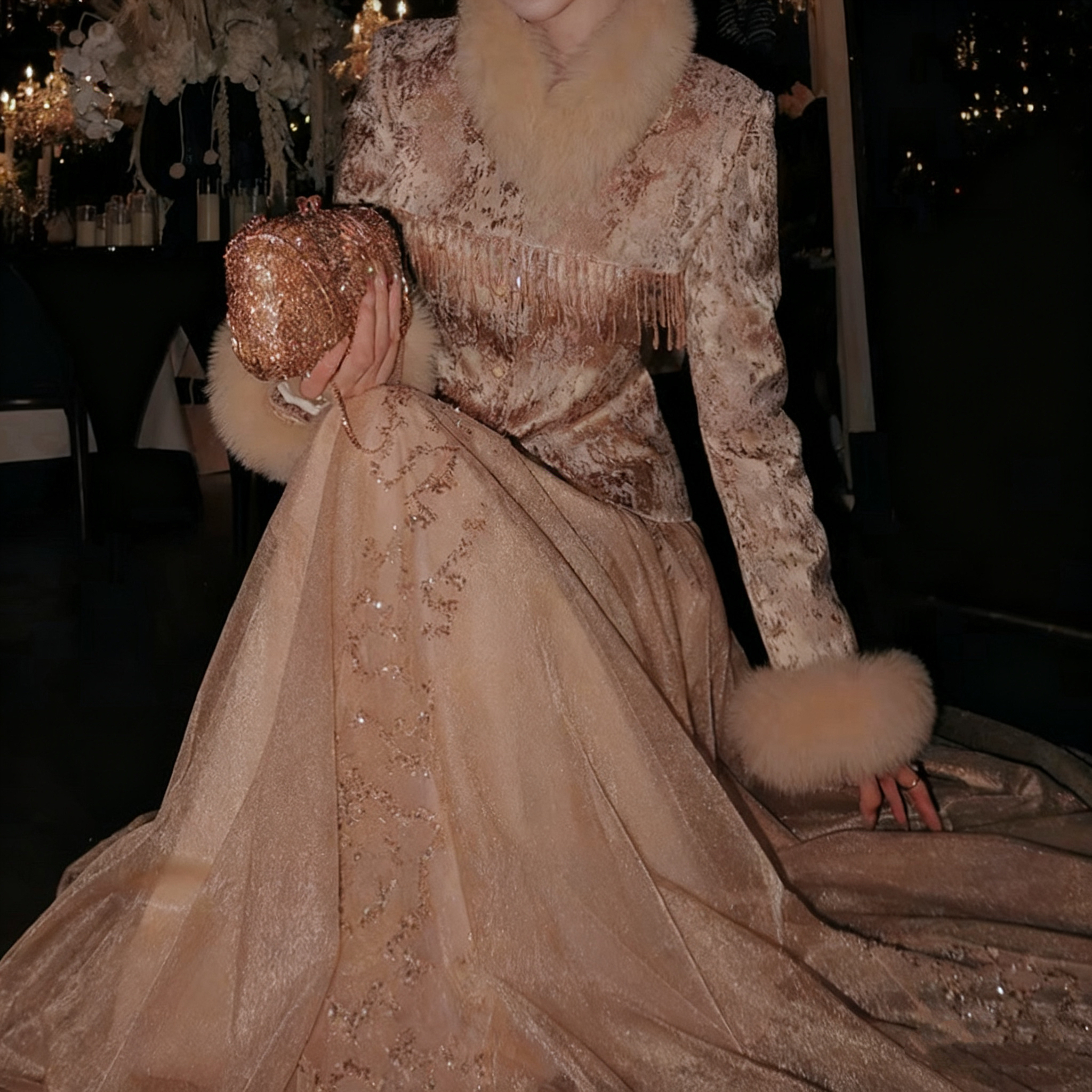 【宫廷旧梦】重工提花收腰狐狸毛羽绒+蕾丝纱半裙+毛领制服套装。