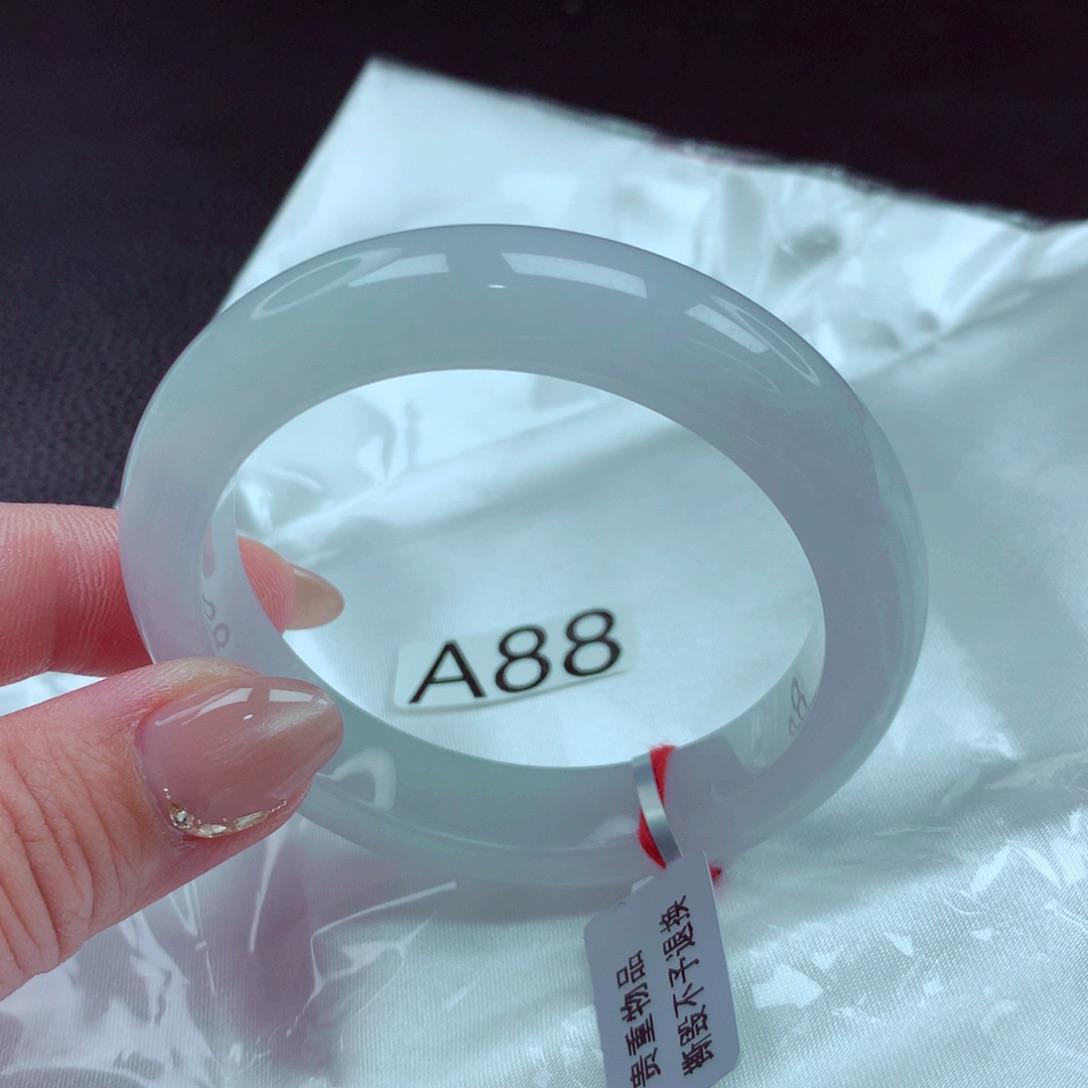 翡翠手镯未镶嵌手镯88