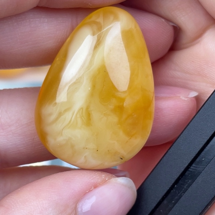 蜜蜡未镶嵌裸石微瑕390