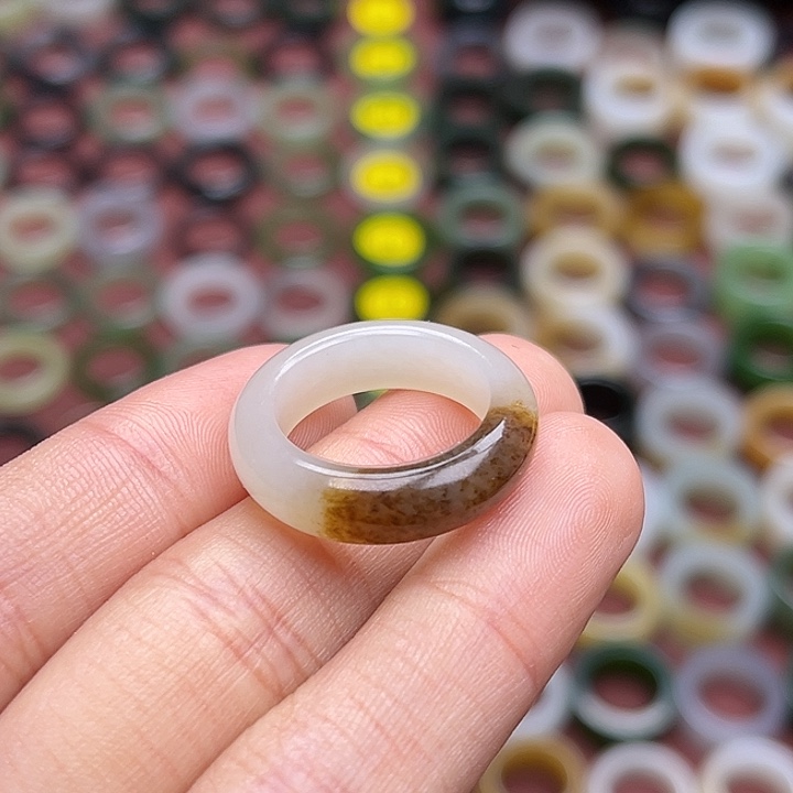 和田玉戒指未镶嵌14码一口麻糖 无鉴赏