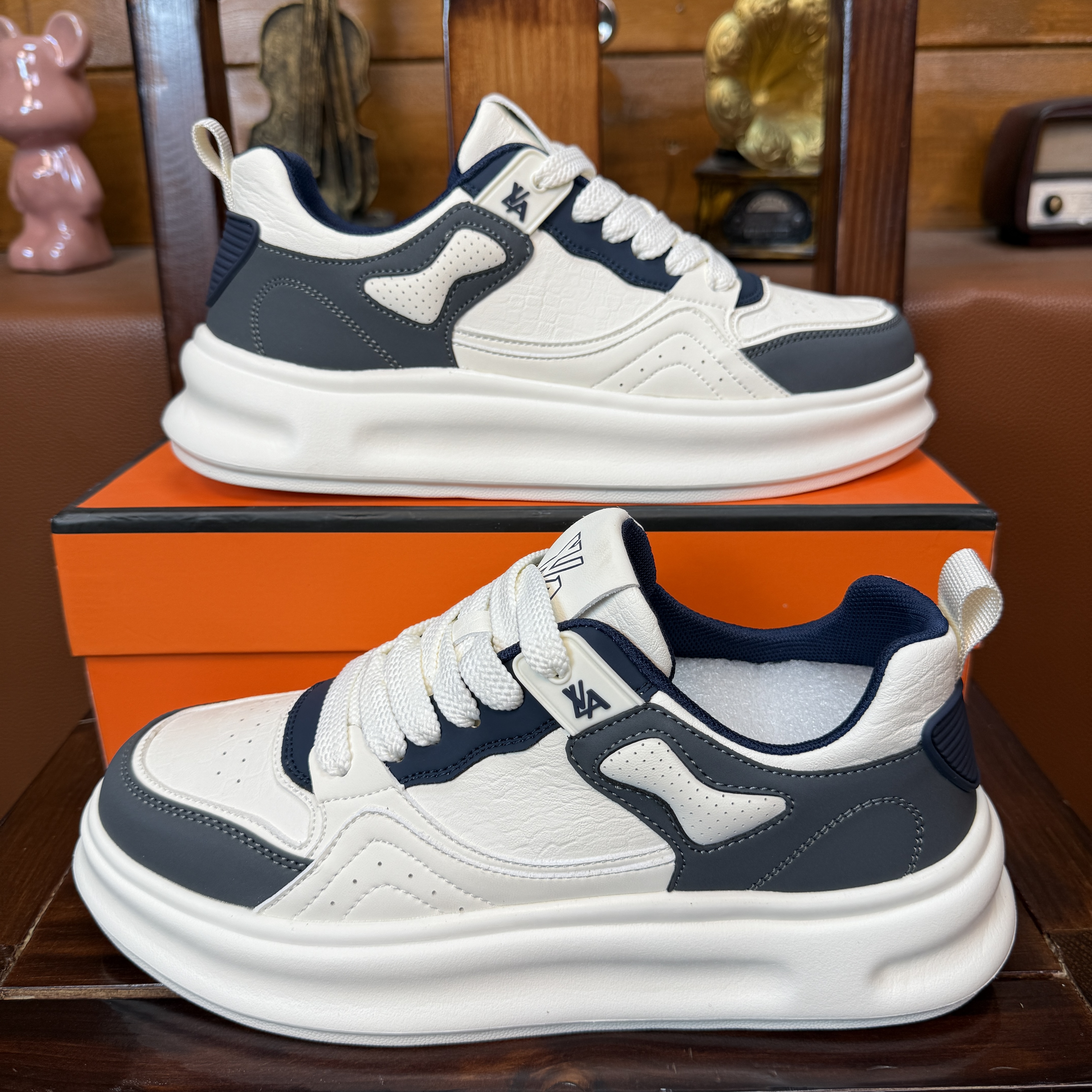 2025新款四季款休闲板鞋白轻便舒适男鞋防滑耐磨厚底增高男鞋男款