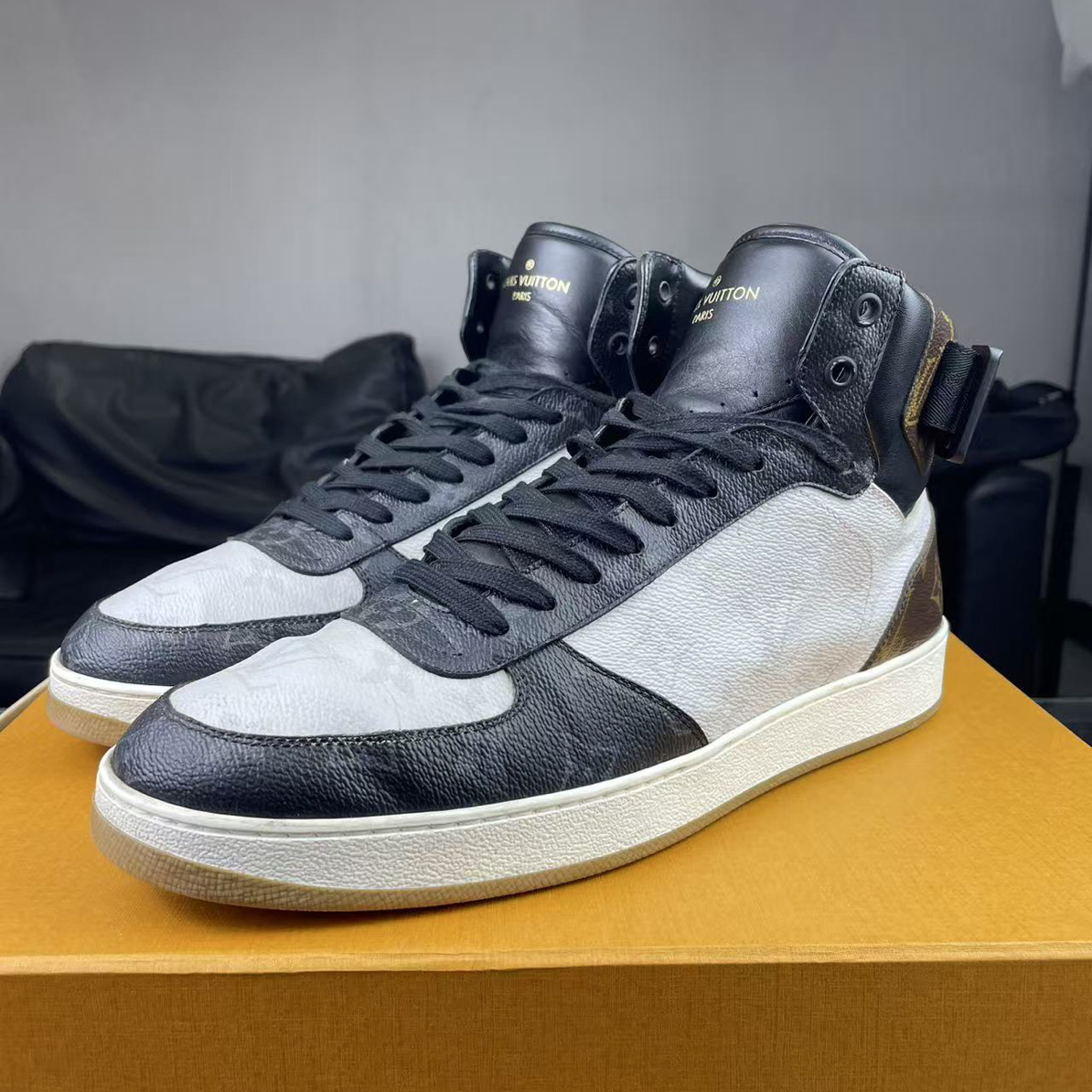 95新 LouisVuitton/路易威登 老花高帮板鞋41.5码配盒97新