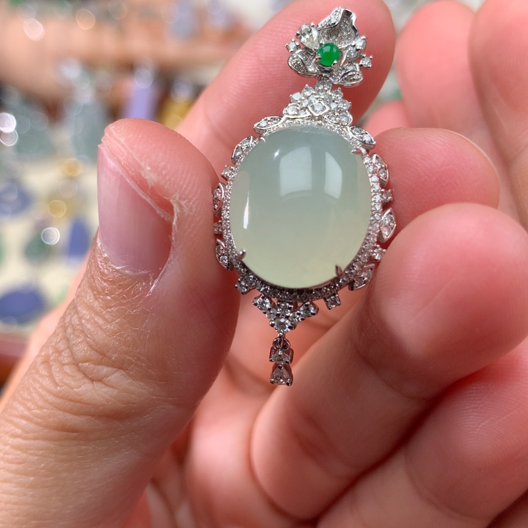 吊坠(不含链)18K金镶嵌翡翠