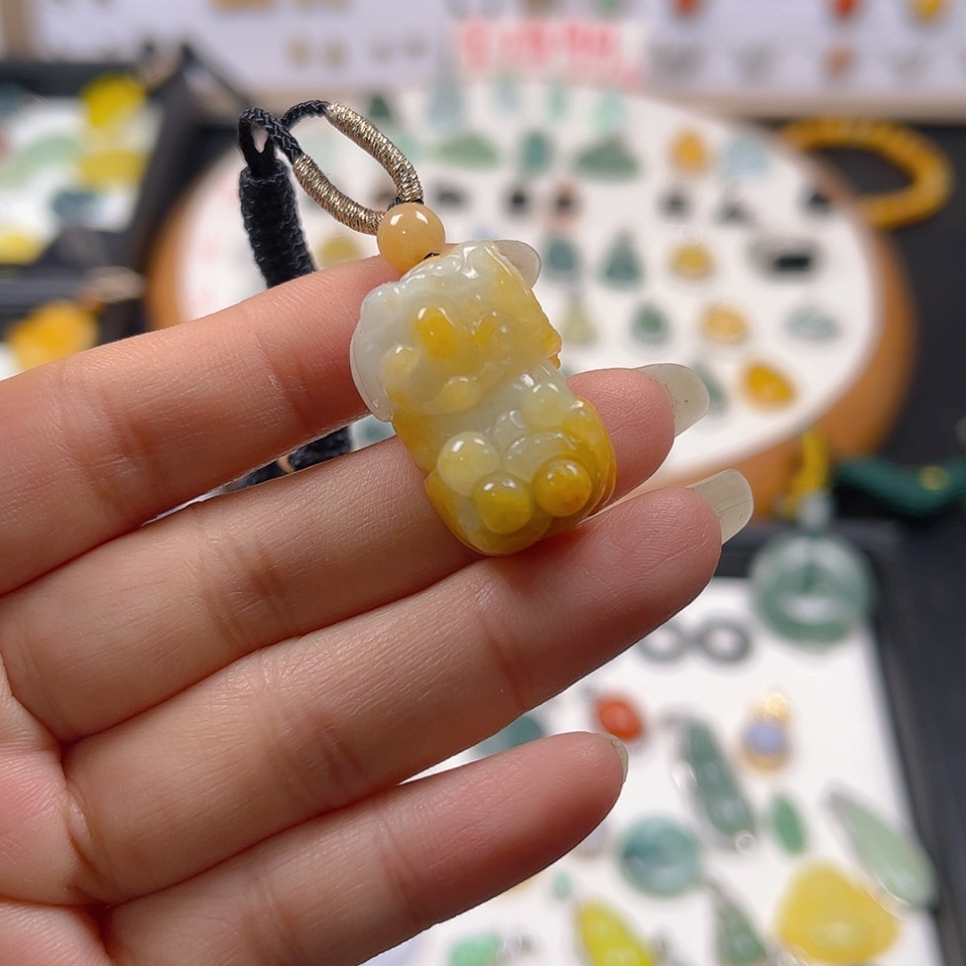 【闪购商品】翡翠颈饰未镶嵌天***?吊坠