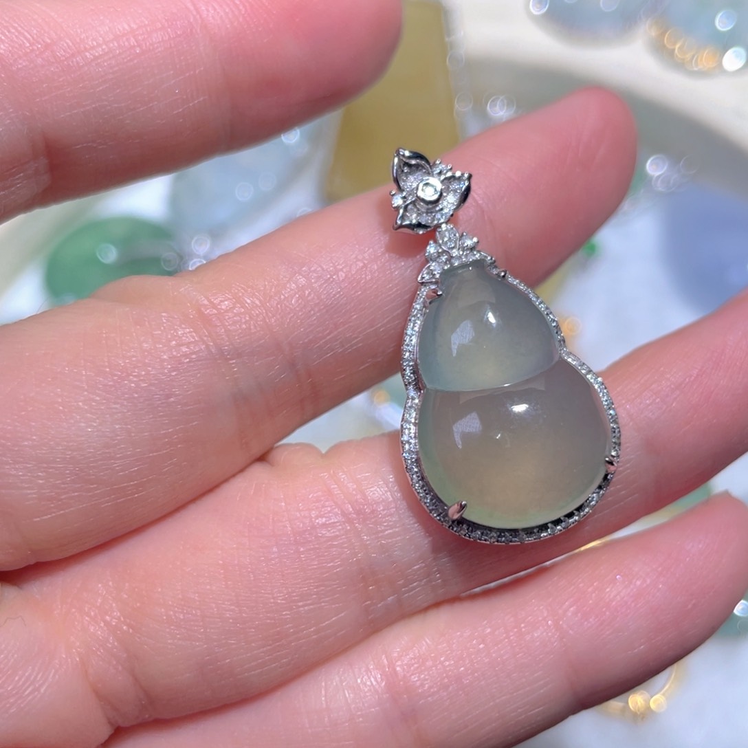 翡翠颈饰18K金镶嵌翡翠