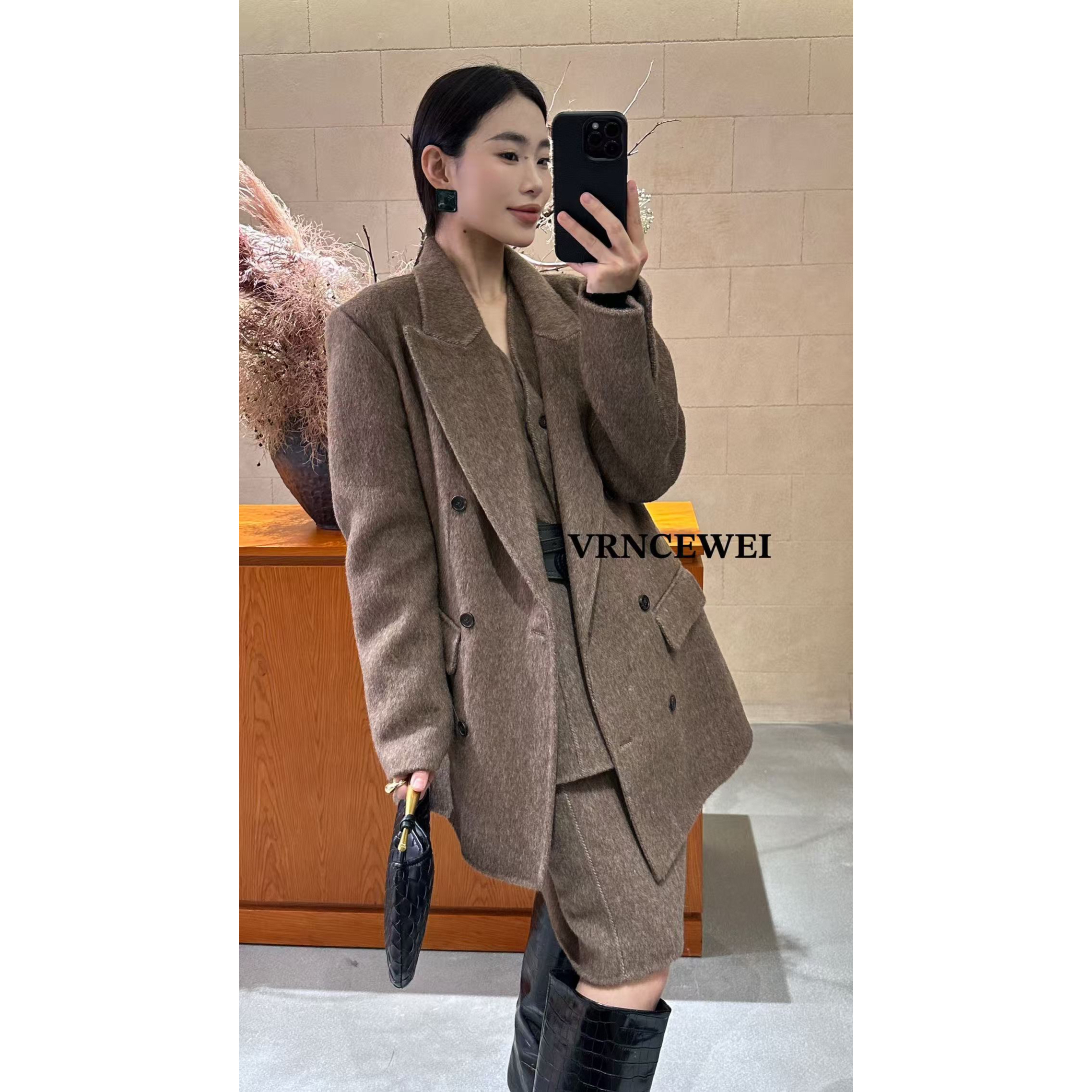 爱唯依（F）-戗驳领！双排扣羊毛西装外套（657RVY0057-1#）VRNCEWEI