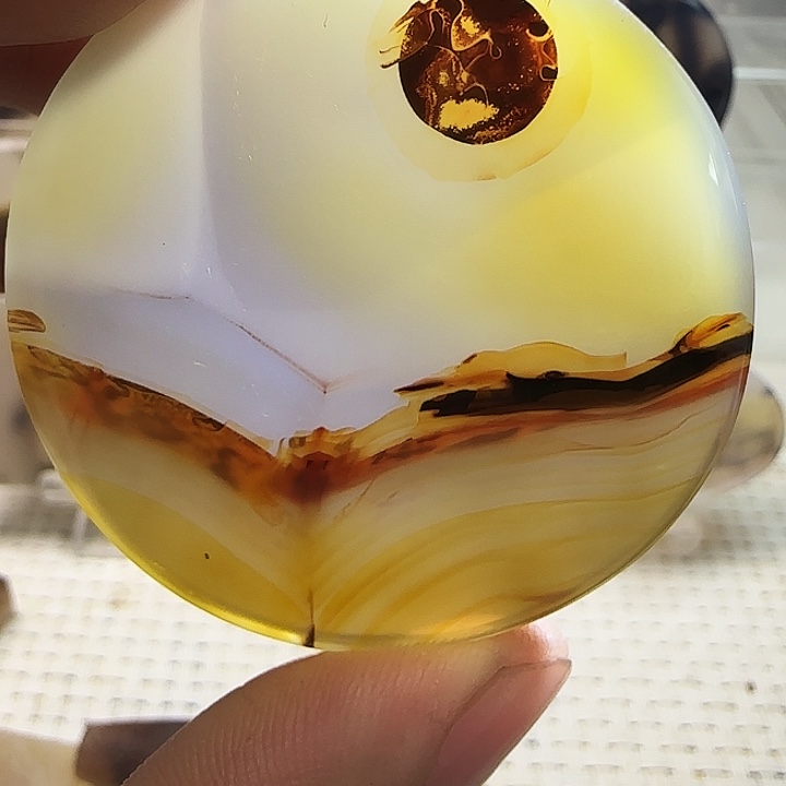 伊***5玛瑙/玉髓未镶嵌珠宝奇石