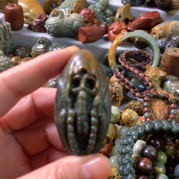 未镶嵌岫岩河磨玉（透闪石质玉）把件