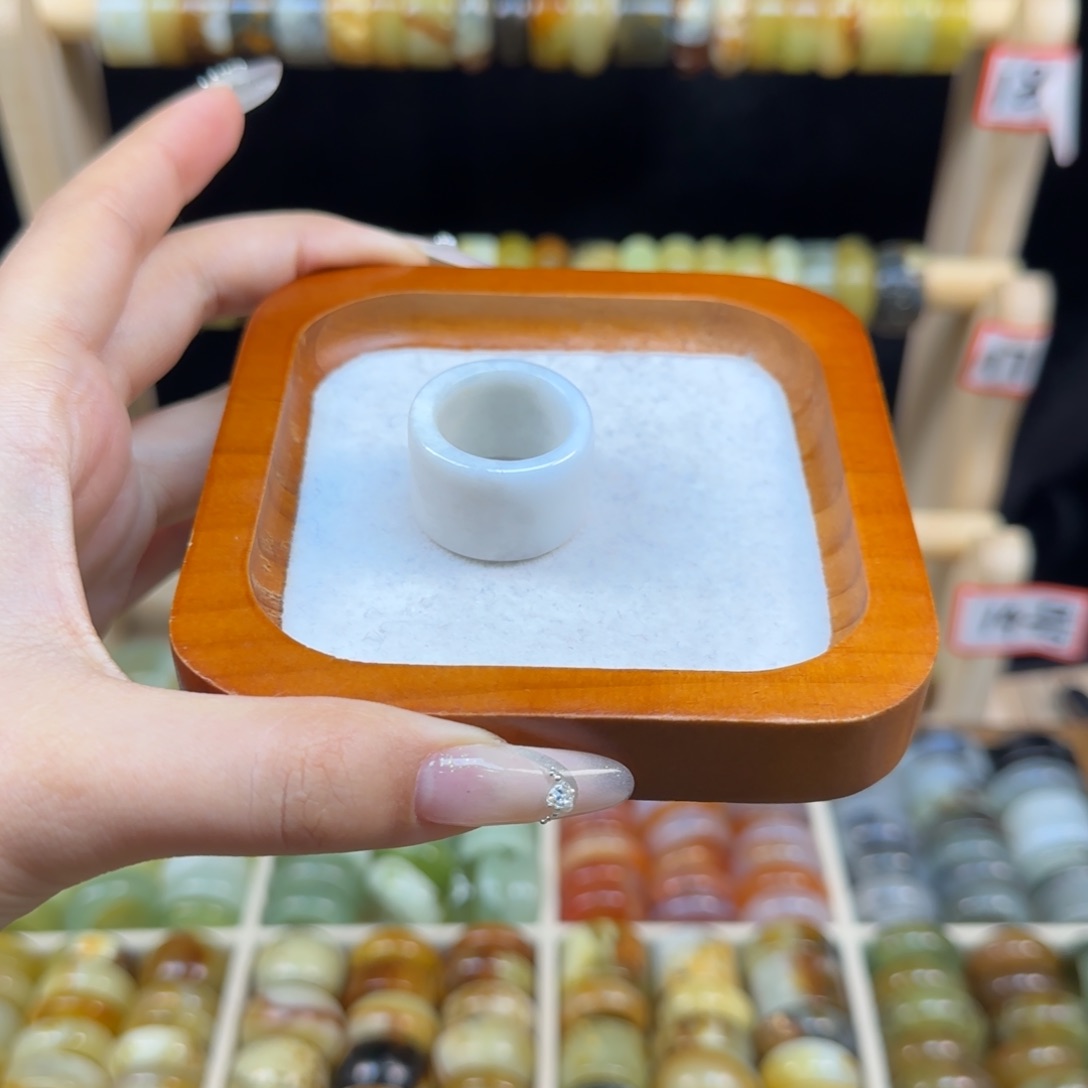 蛇纹石玉内径18.5合金β****?