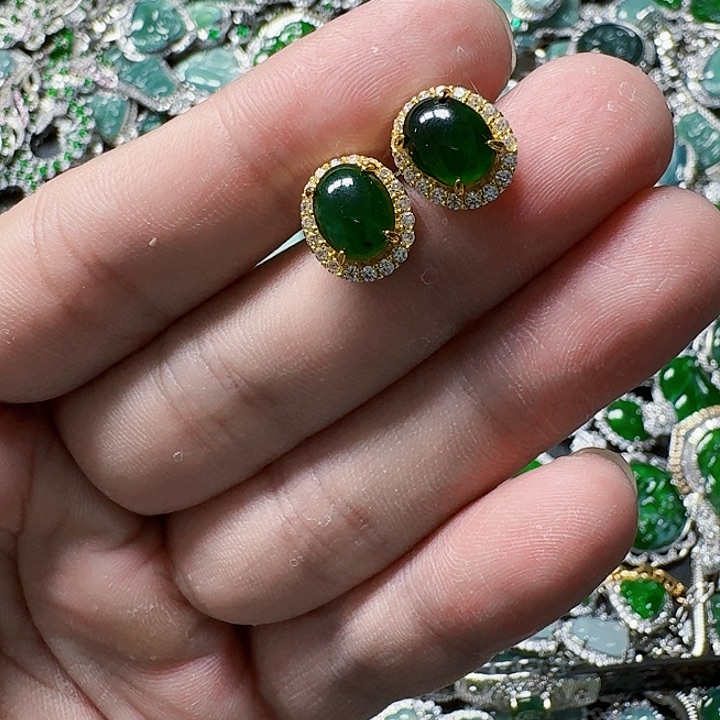 翡翠颈饰未镶嵌天然A货翡翠放漏